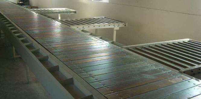 板鏈輸送線.jpg 板鏈輸送線.jpg