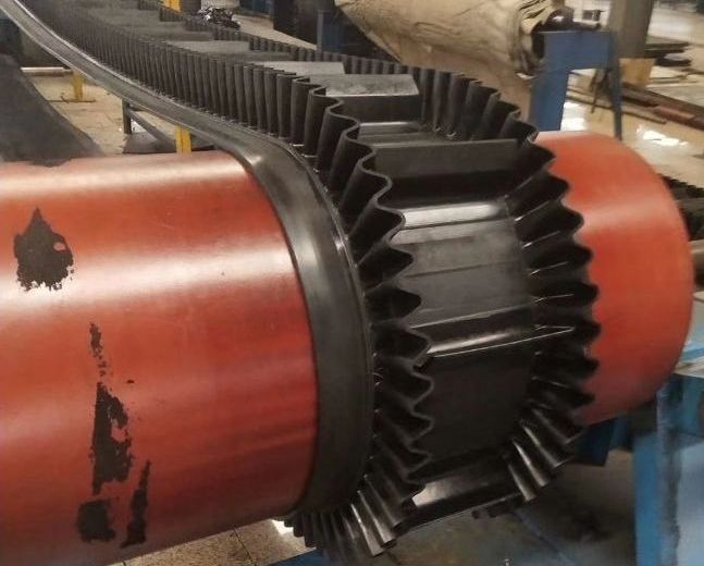 波狀大傾角輸送帶結構.jpg 波狀大傾角輸送帶結構.jpg