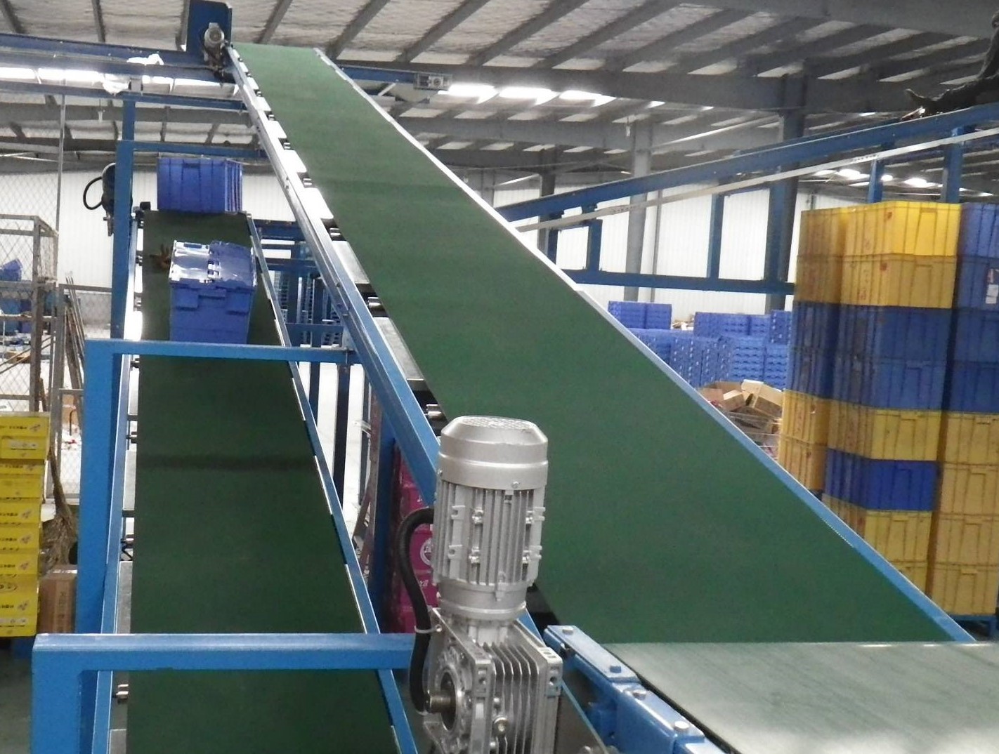 皮帶輸送機(jī).jpg 皮帶輸送機(jī).jpg